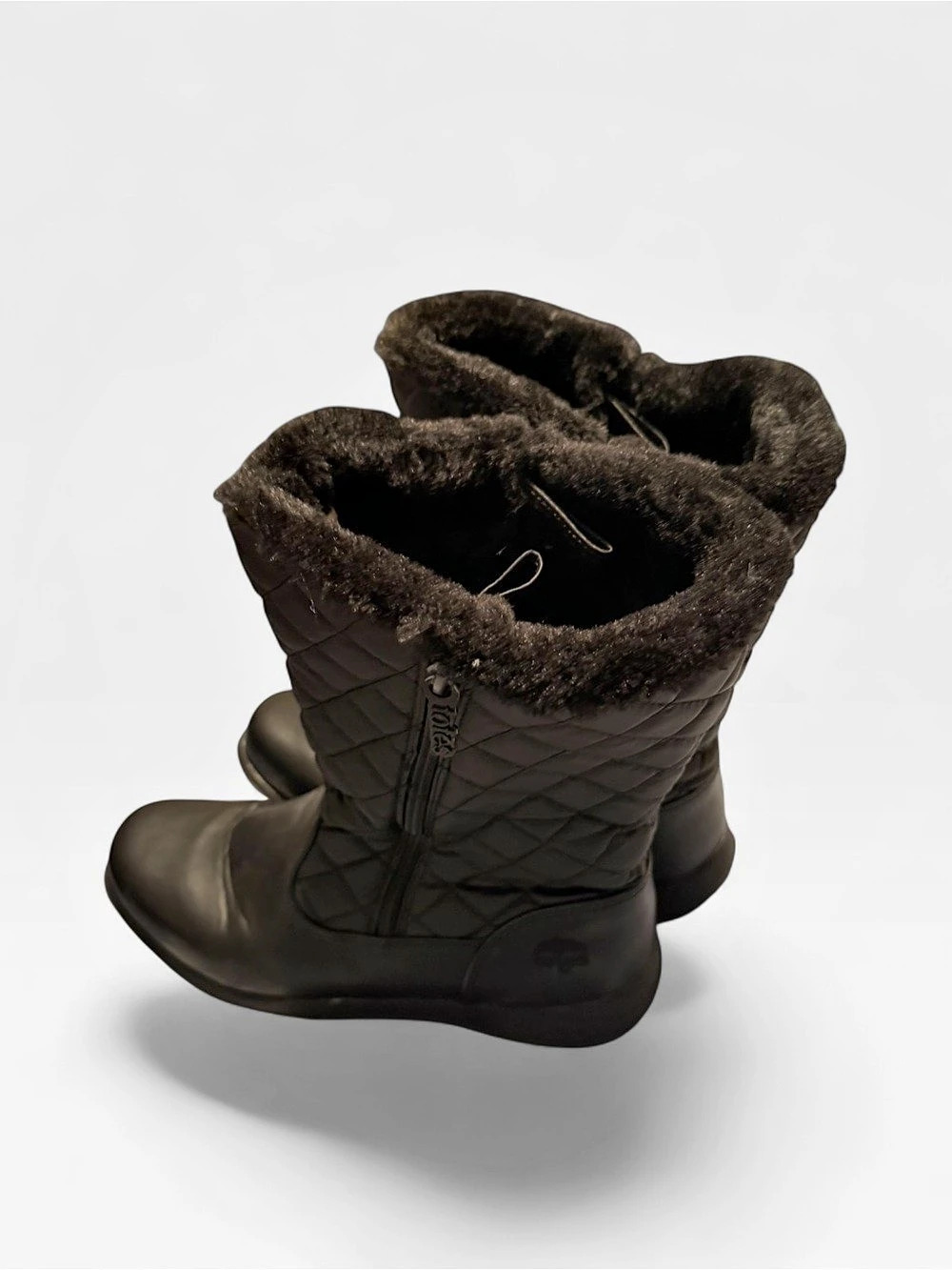 Totes Jackie Black Quilted Winter Boots size 10M Zip up